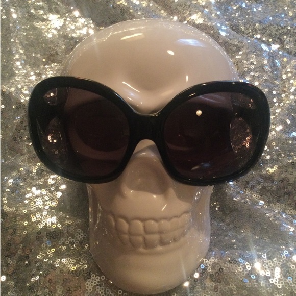 Rock and Republic “Hornet” Oversized Sunglasses - Picture 2 of 9